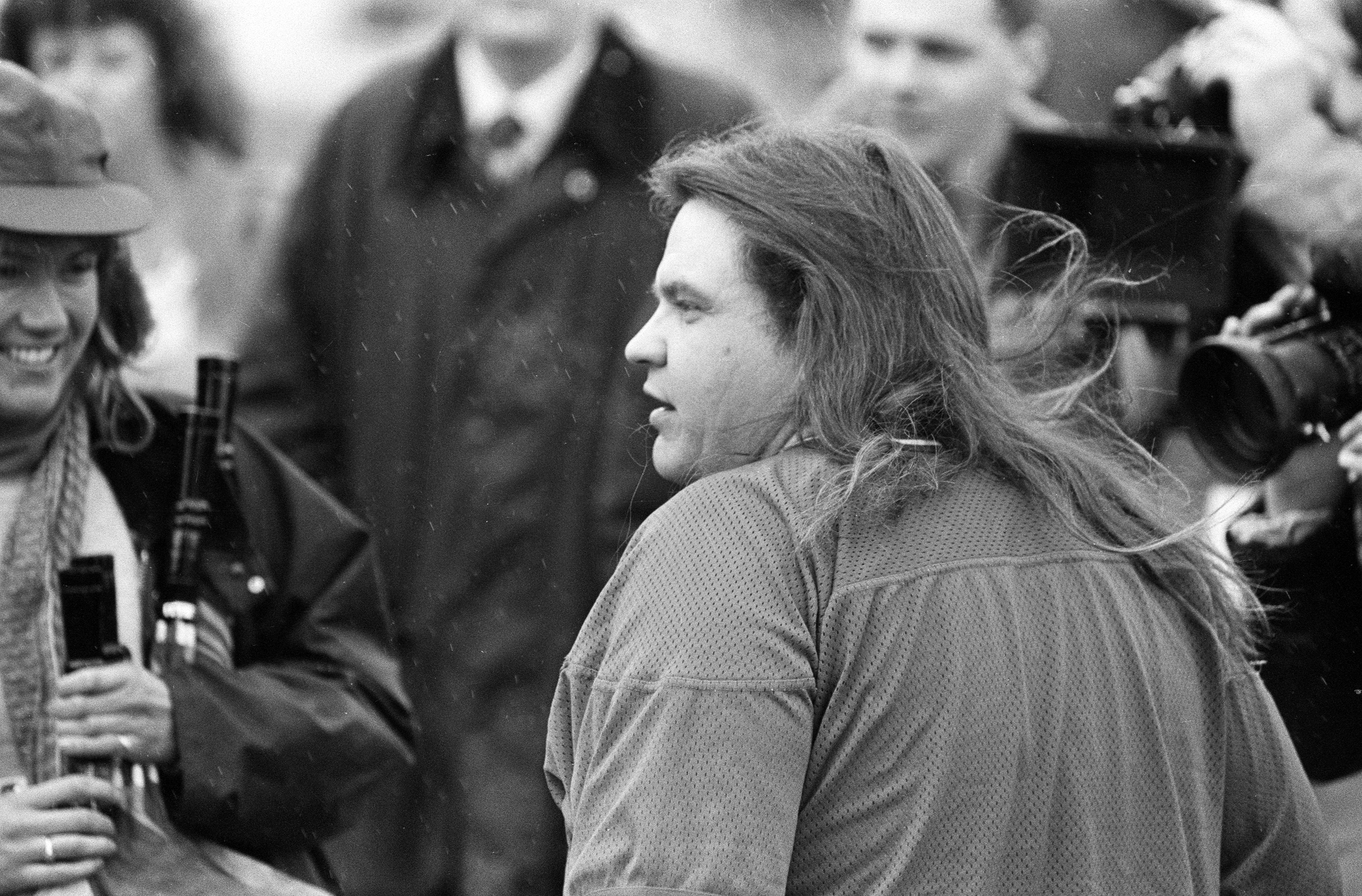 Meat Loaf surrounded by photographers
