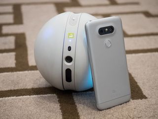 LG Rolling Bot and the LG G5