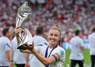 England's midfielder Leah Williamson poses with the trophy as England players celebrate after their win in the UEFA Women's Euro 2022 final football match between England and Germany at the Wembley stadium, in London, on July 31, 2022. - England won a major women's tournament for the first time as Chloe Kelly's extra-time goal secured a 2-1 victory over Germany at a sold out Wembley on Sunday. - No use as moving pictures or quasi-video streaming. Photos must therefore be posted with an interval of at least 20 seconds.