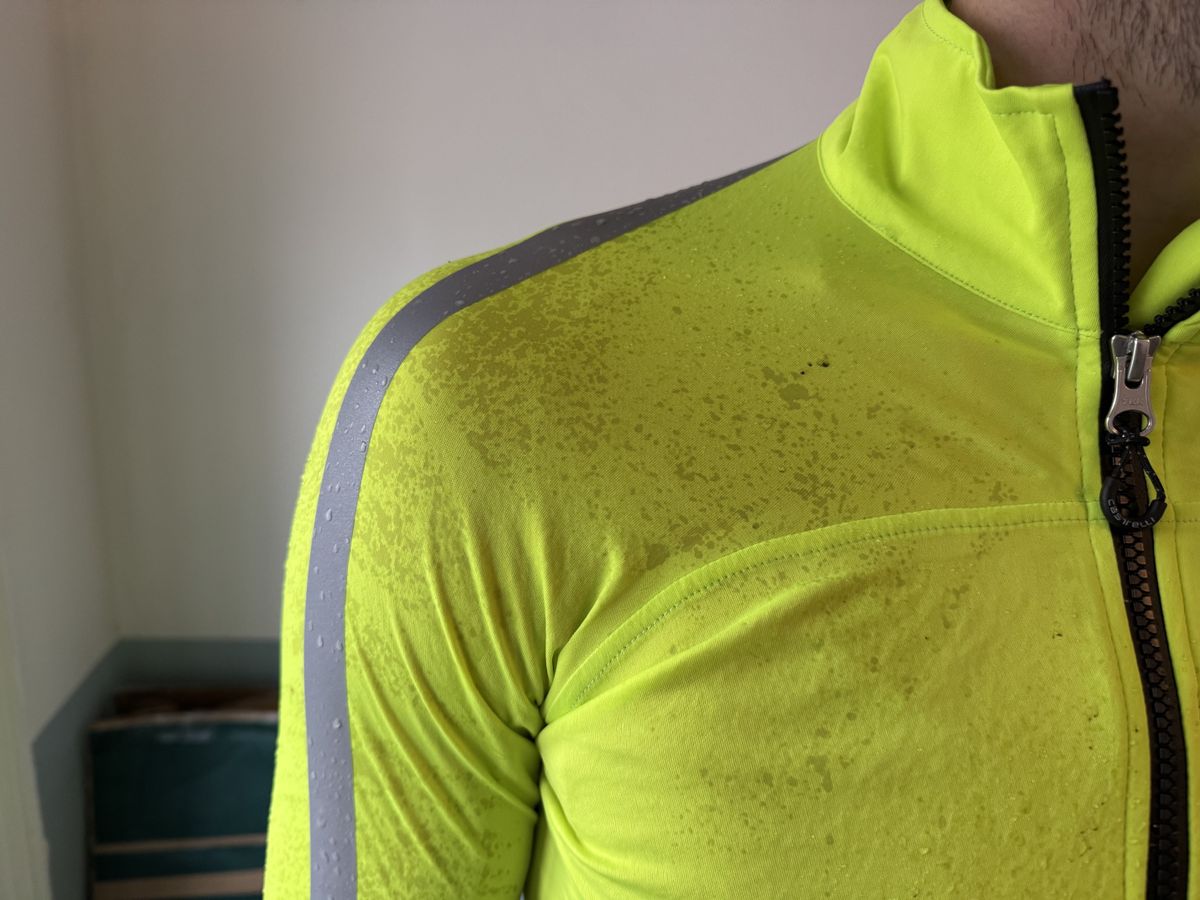 Castelli Ultra Rain Cape review: Fits like a jersey, but lacks