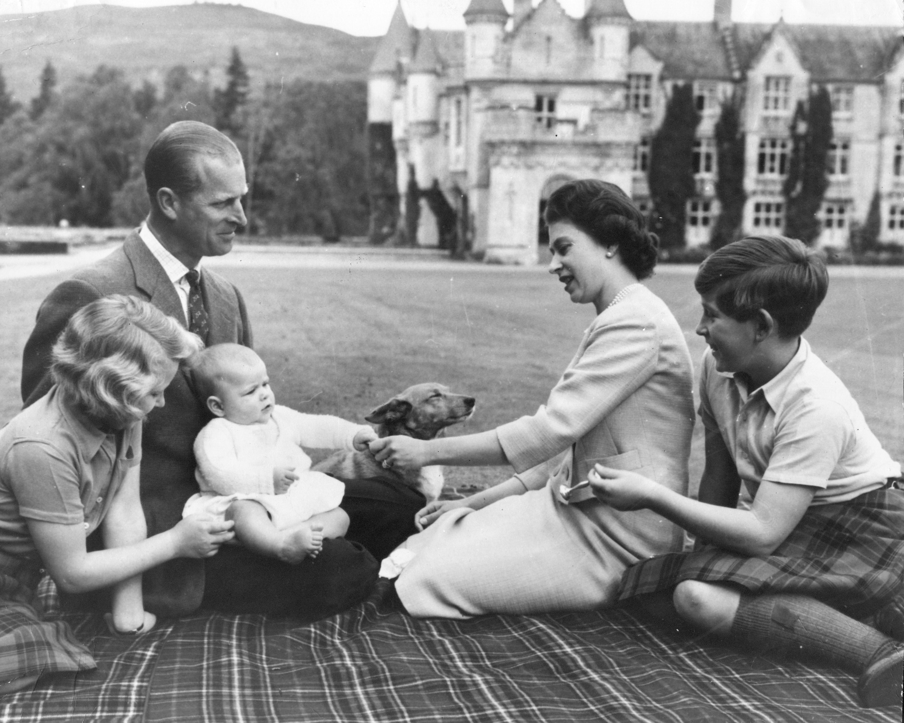 Queen Elizabeth sitting on a blanket with Prince Philip, Prince Charles, Princess Anne and Andrew Mountbatten-Windsor at Balmoral in 1960