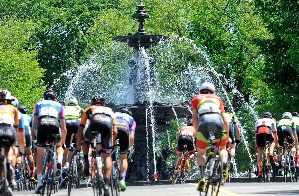 Riders pass a fountain in Quebec City during stage 4 at Tour de Beauce