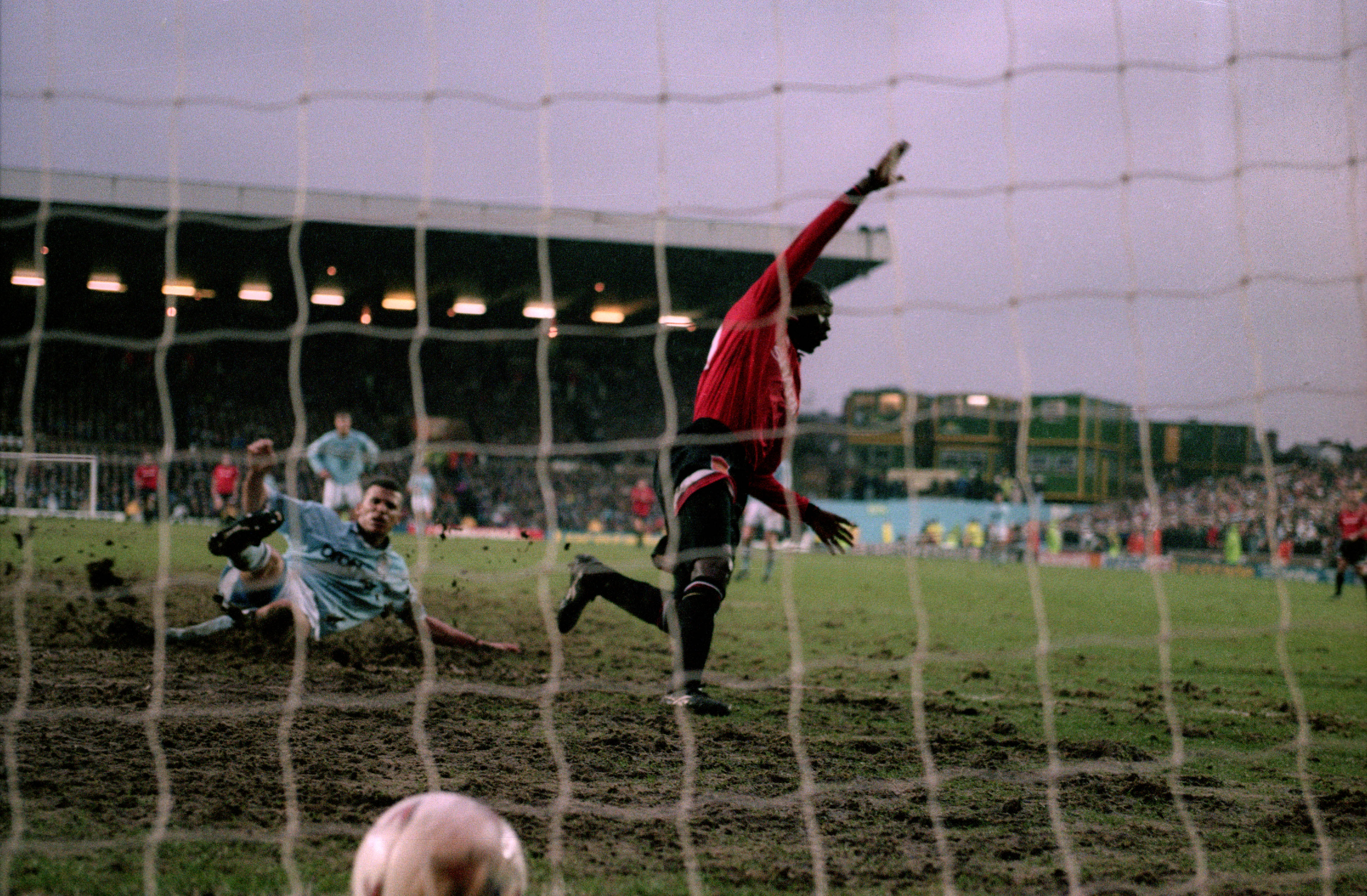 Andy Cole scores for Manchester United against Manchester City at Maine Road in February 1995.