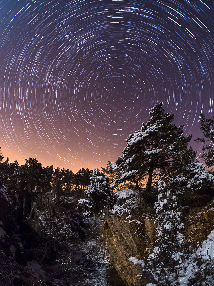 Paesaggio con star trails
