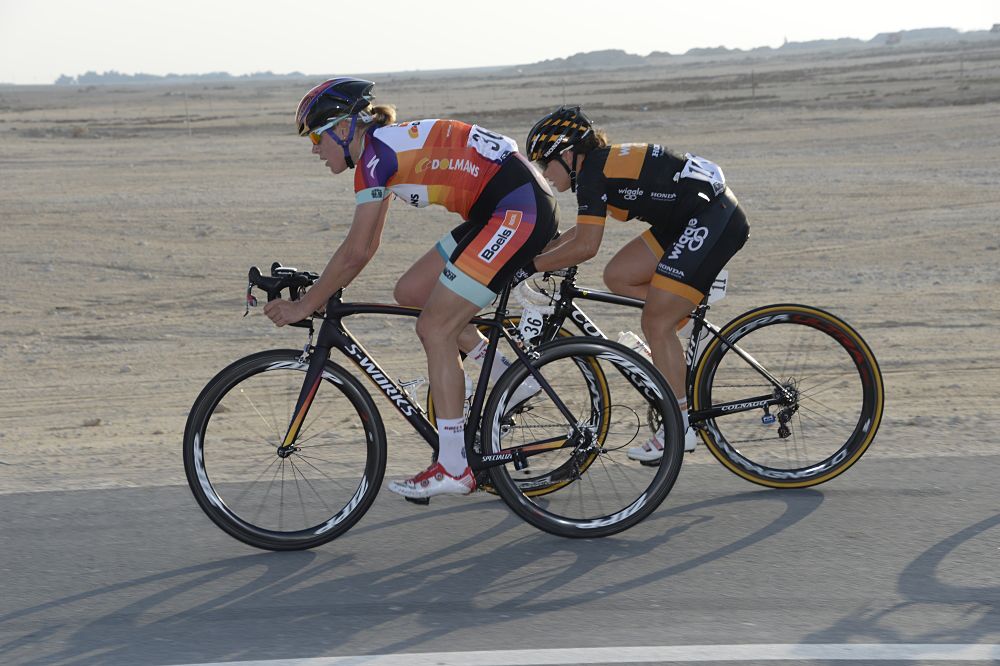 Ellen van Dijk (Boels Dolmans) and Chloe Hosking (Wiggle Honda)