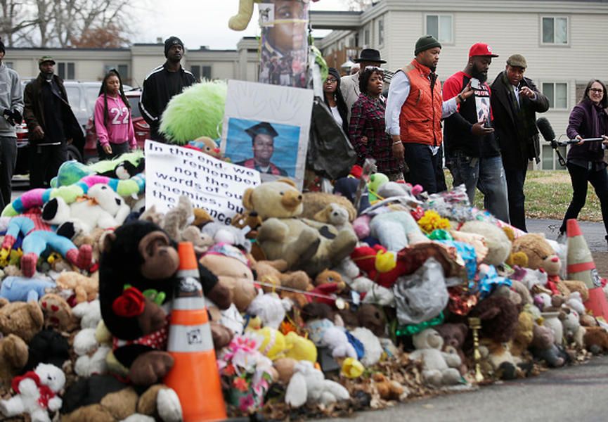 Ferguson police spokesman suspended for calling Michael Brown memorial &amp;#039;pile of trash&amp;#039;