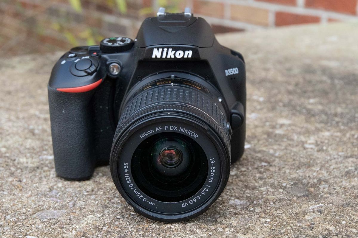 Nikon D3500 W/ AF-P DX Nikkor 18-55mm f/3.5-5.6G VR Black 