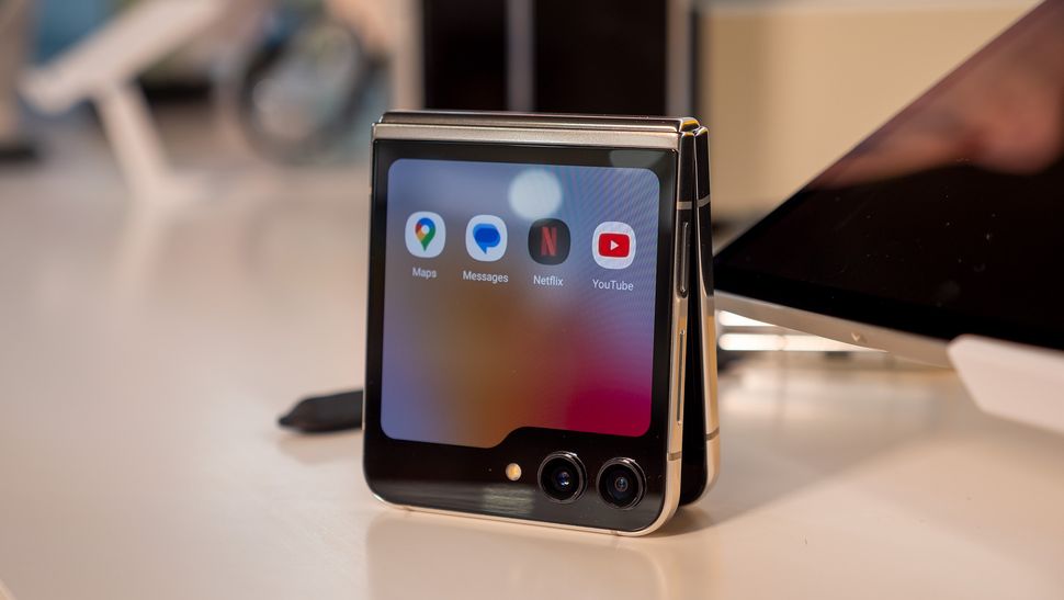 YouTube Music's 'Now Playing' widget may arrive on Galaxy Z Flip cover