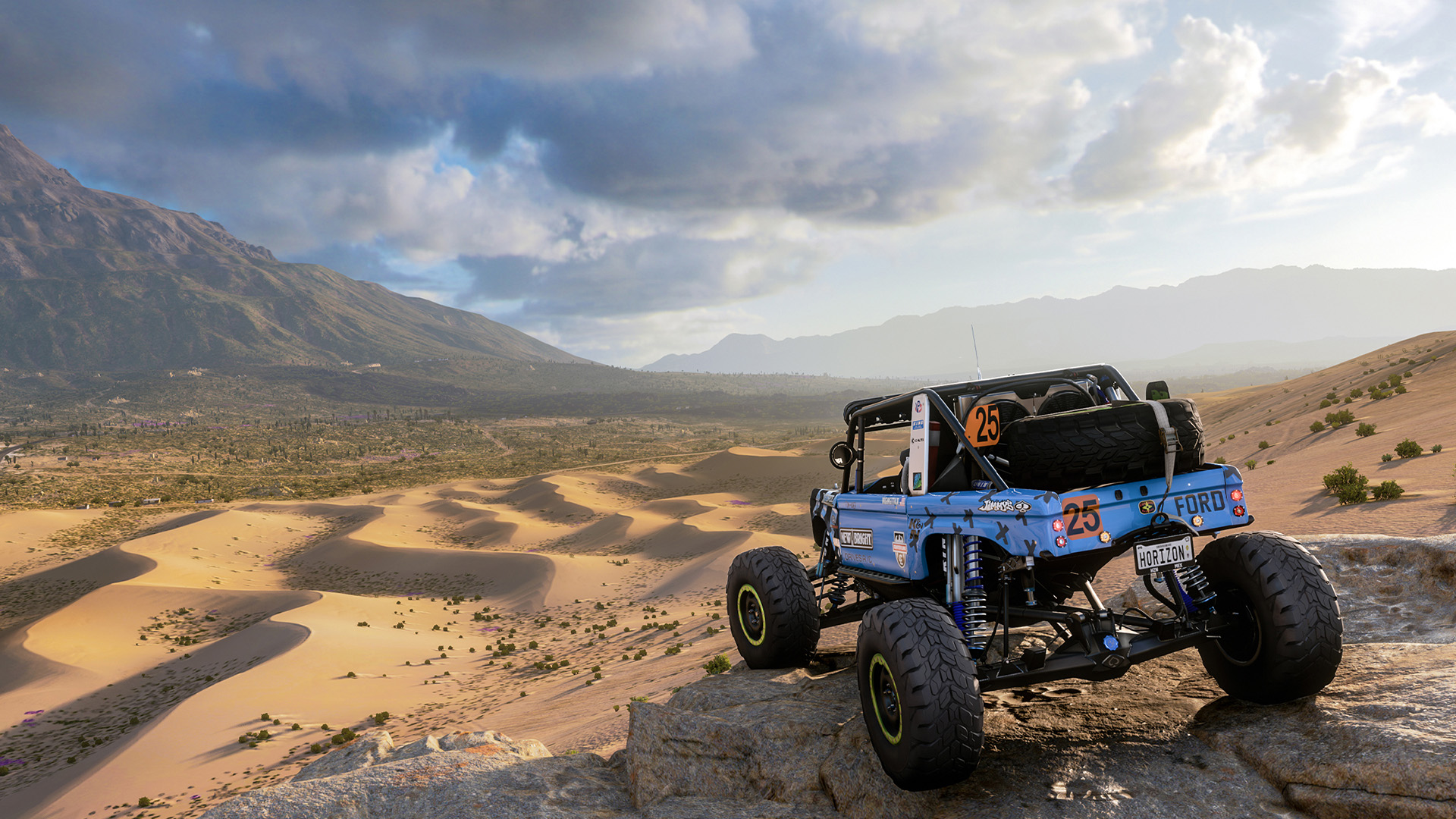 A car looks out on the desert in Forza Horizon 5