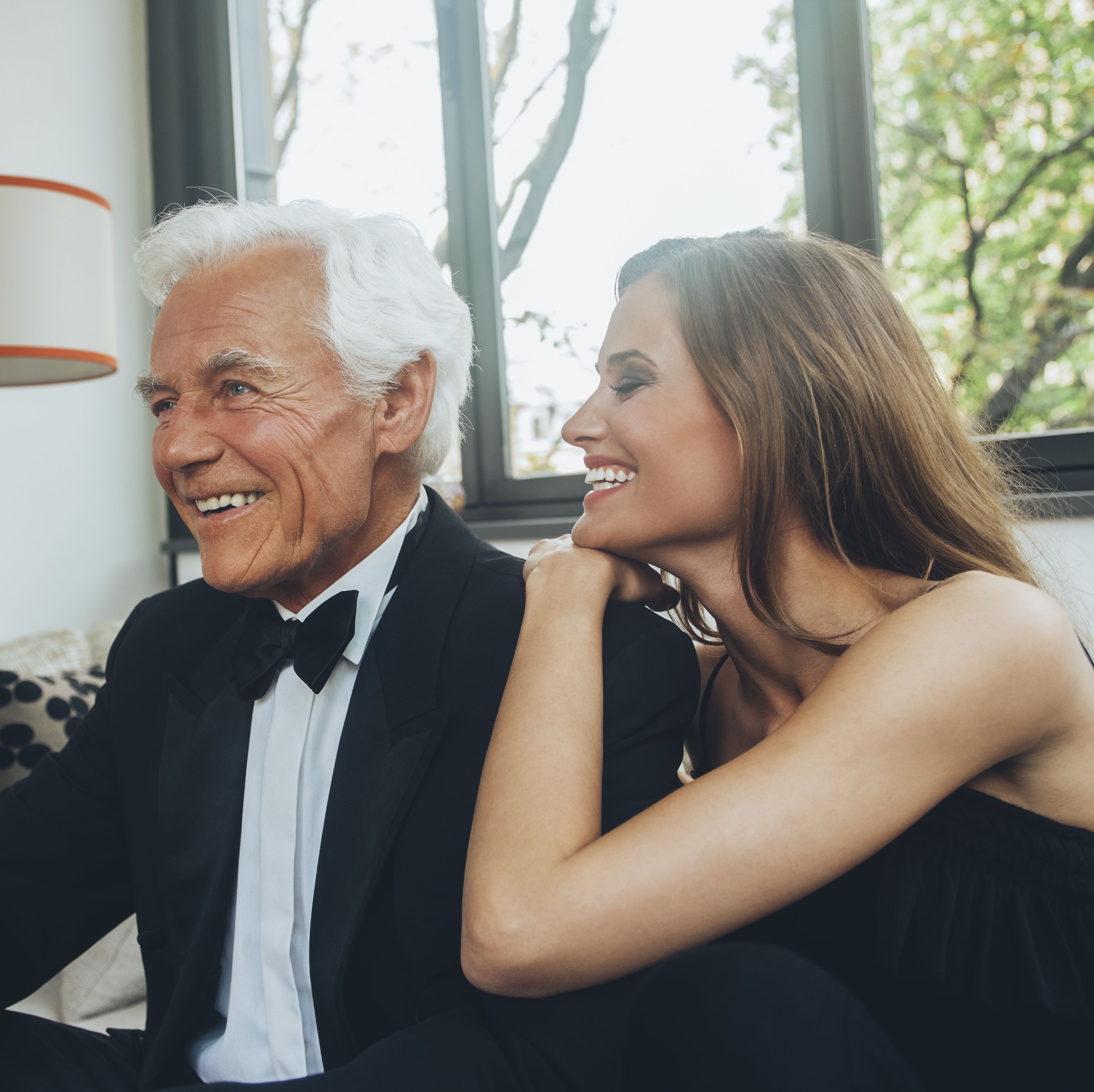What are the advantages of dating an older man?