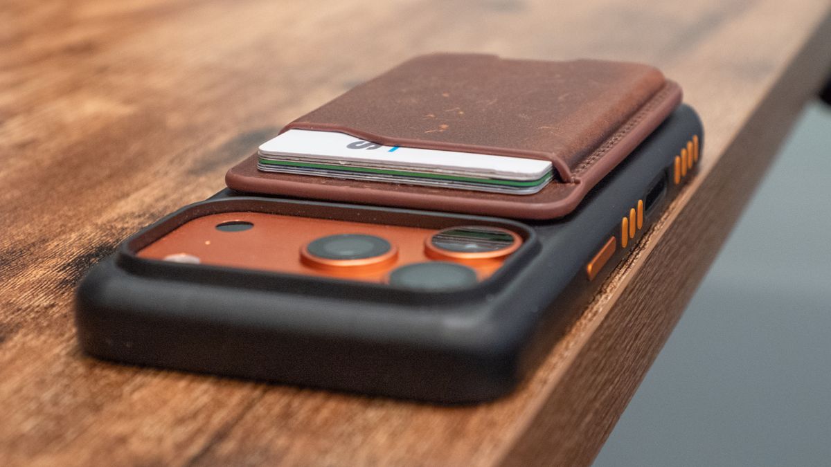 Nomad Leather Mag Wallet on iPhone 17 Pro case.