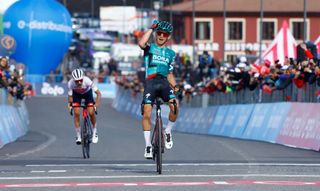 Lennard Kamna wins stage four of the 2022 Giro d'Italia