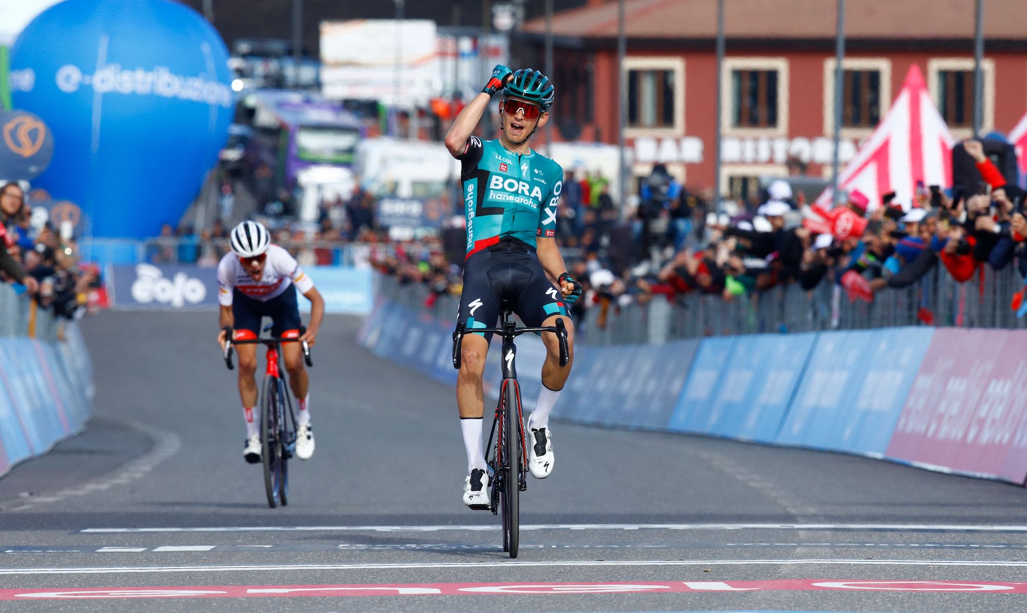 Lennard Kamna wins stage four of the 2022 Giro d'Italia