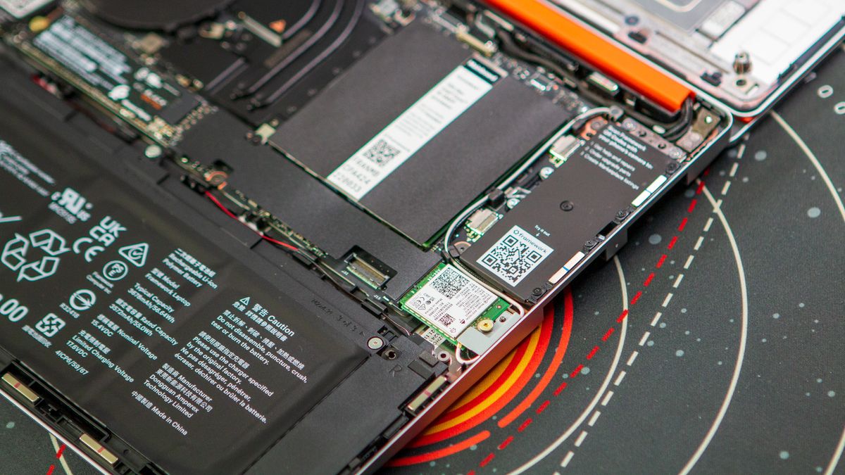 Framework Laptop Chromebook Edition Wi-Fi card and internals