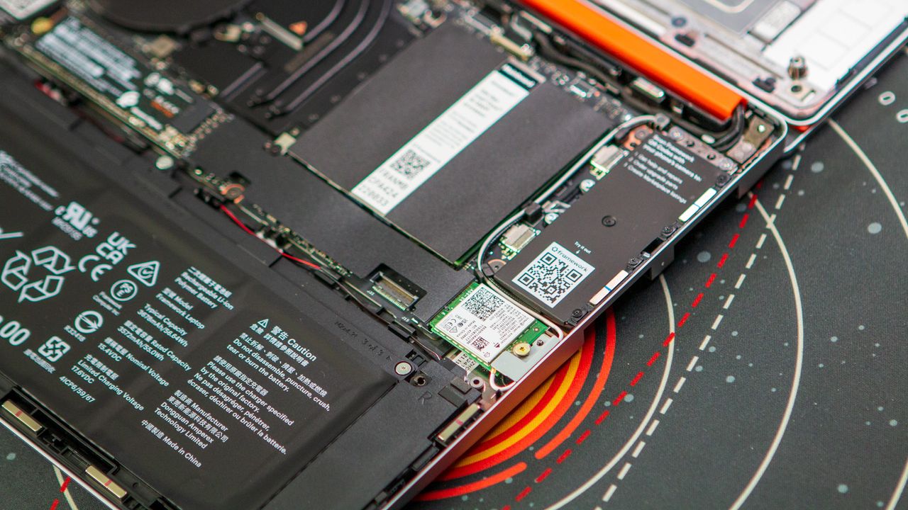 Framework Laptop Chromebook Edition Wi-Fi card and internals