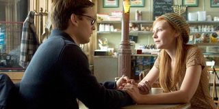 Tobey Maguire and Kirsten Dunst as Peter Parker and Mary Jane Watson in Spider-Man 2 coffee shop