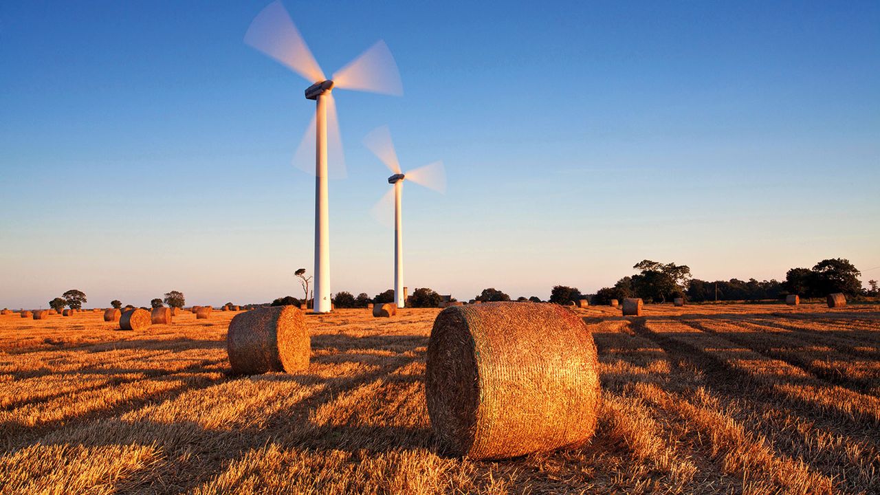 Winterton wind farm in Norfolk © Loop Images Ltd / Alamy