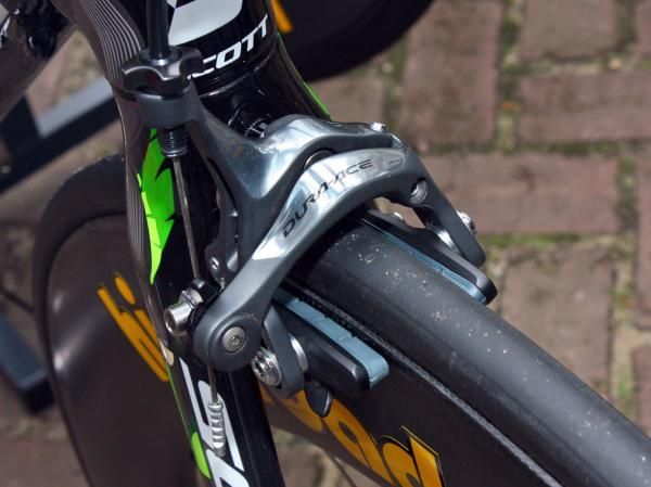Andre Greipel's (Columbia-HTC) Shimano Dura-Ace brakes are fitted with the company's latest carbon-specific blocks.