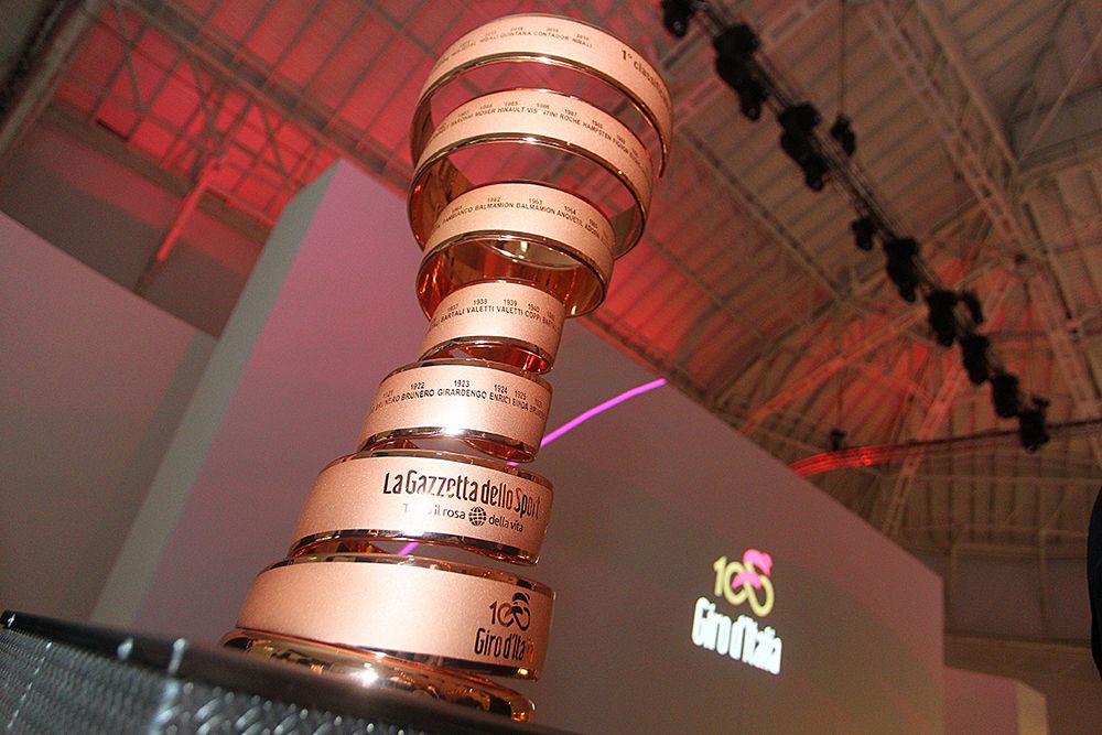 2017 Giro d'Italia presentation - Trophy