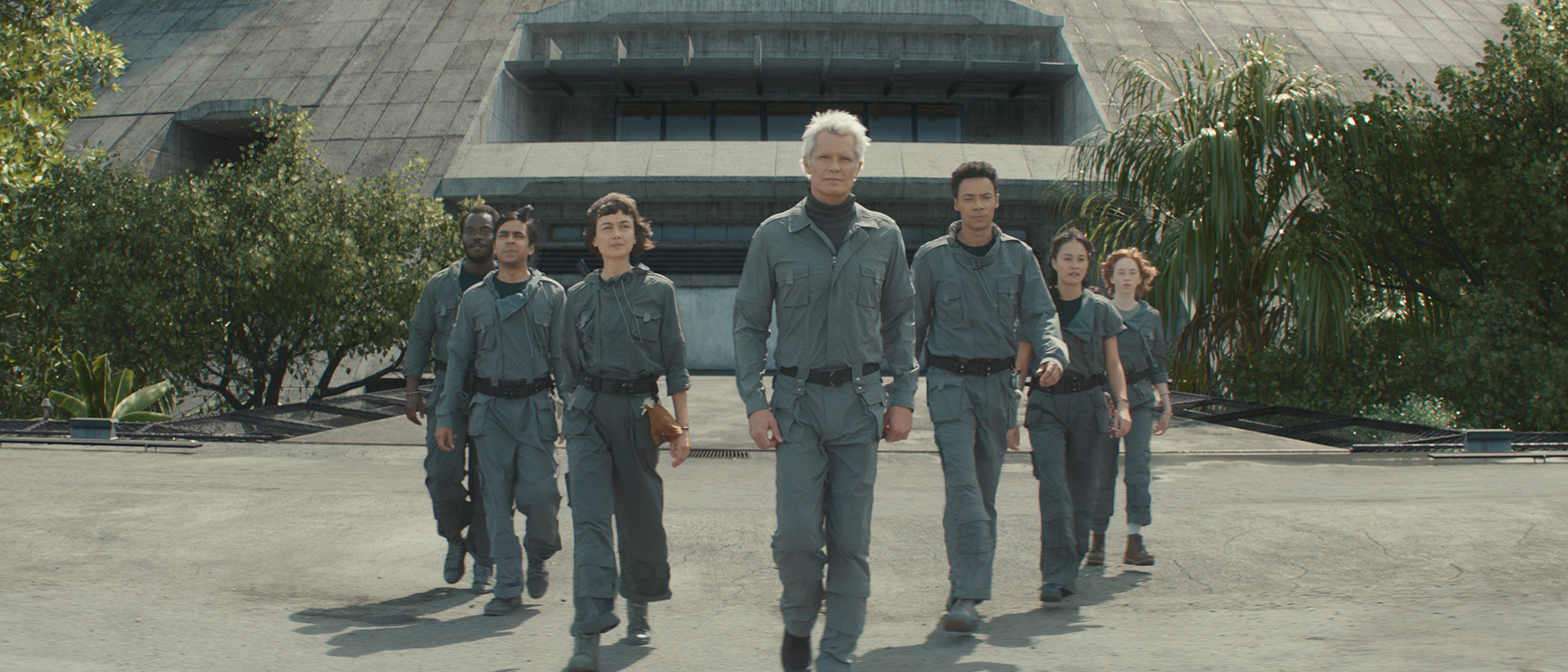 Kirsh leading Prodigy&#039;s Lost Boys out of a building in Alien: Earth