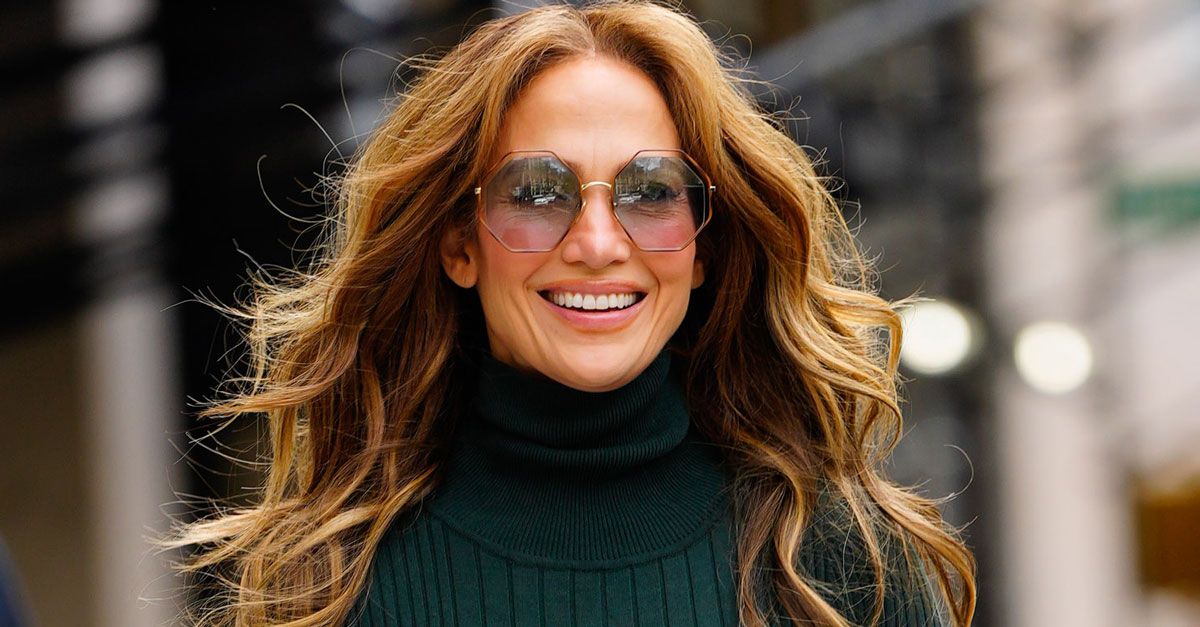 Jennifer Lopez’s Baggy Trousers are a Fit for Any Summer Outfit