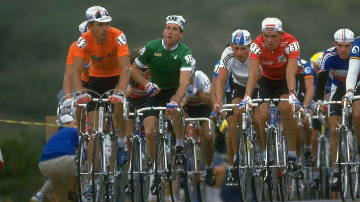Sean Kelly (green jersey) represents Ireland during the 1986 World Championships