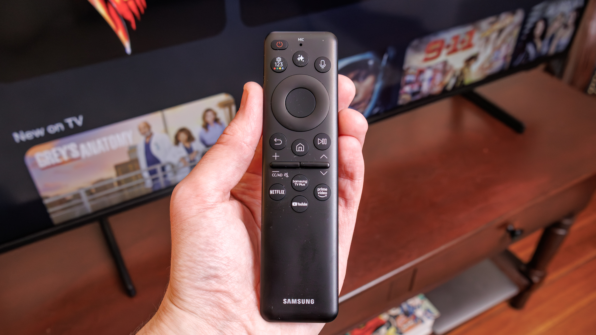 The remote for a Samsung Q7F QLED TV