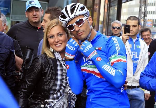 Daniele Bennati with his wife Chiara before the start