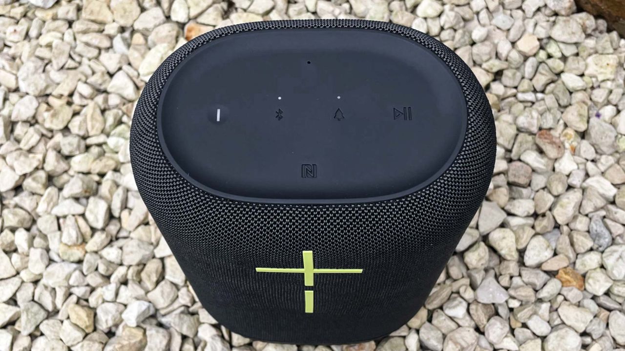 Ultimate Ears Epicboom image showing controls edit