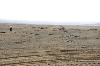 rock lines in Paracas mound