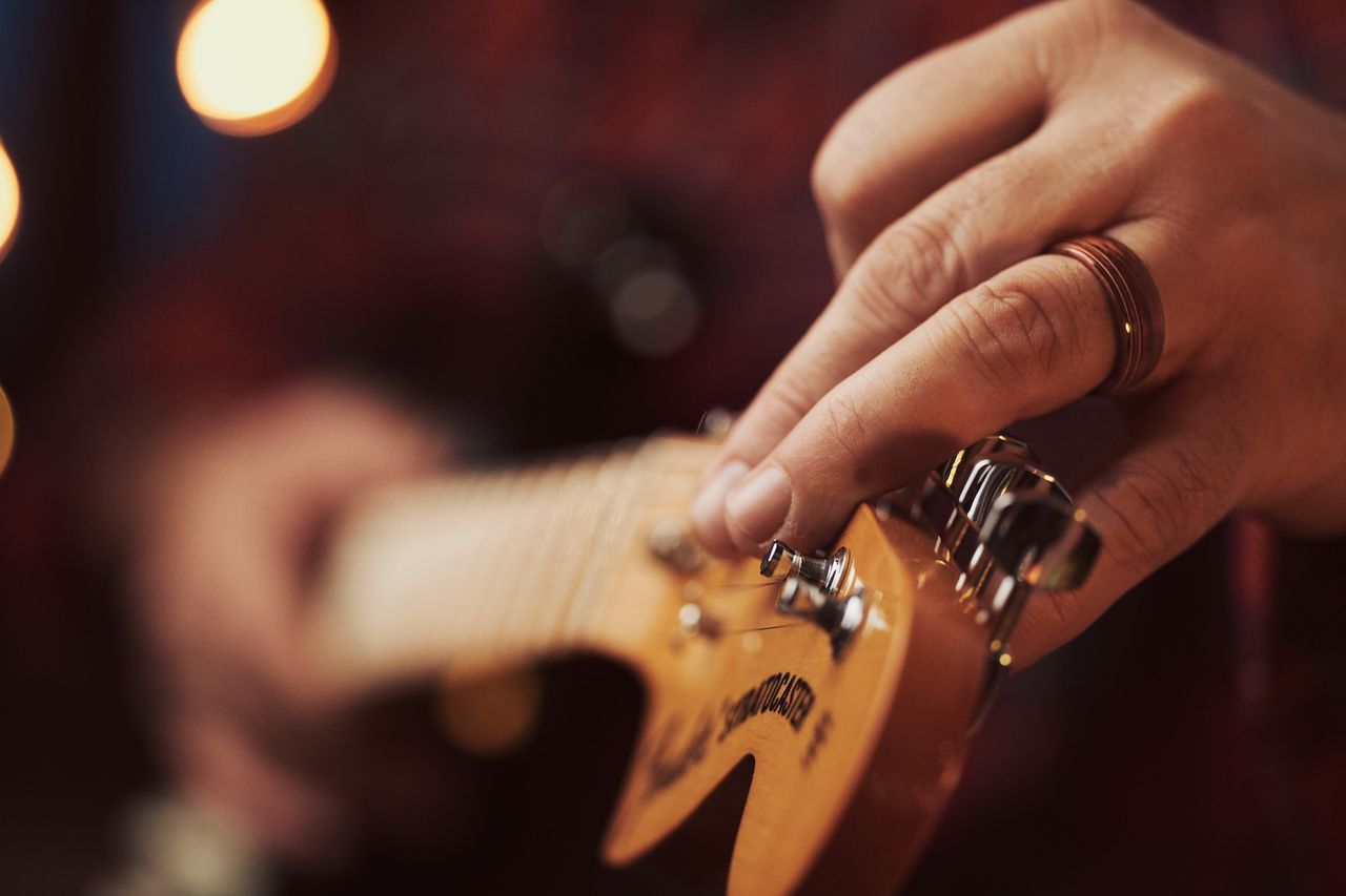 A guitarist wears one of Fender's new wedding rings on his left hand