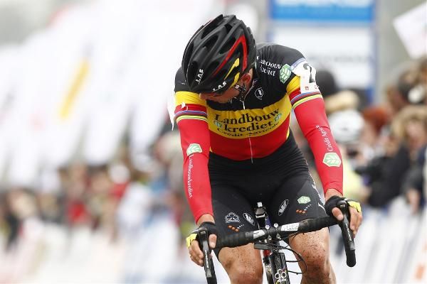 Sven Nys (Landbouwkrediet-Euphony) came back from a broken chain to finish fifth in the first round of the World Cup.
