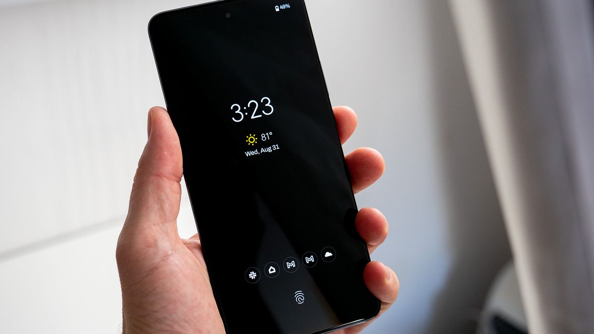 The always-on display of the Motorola Edge (2022)