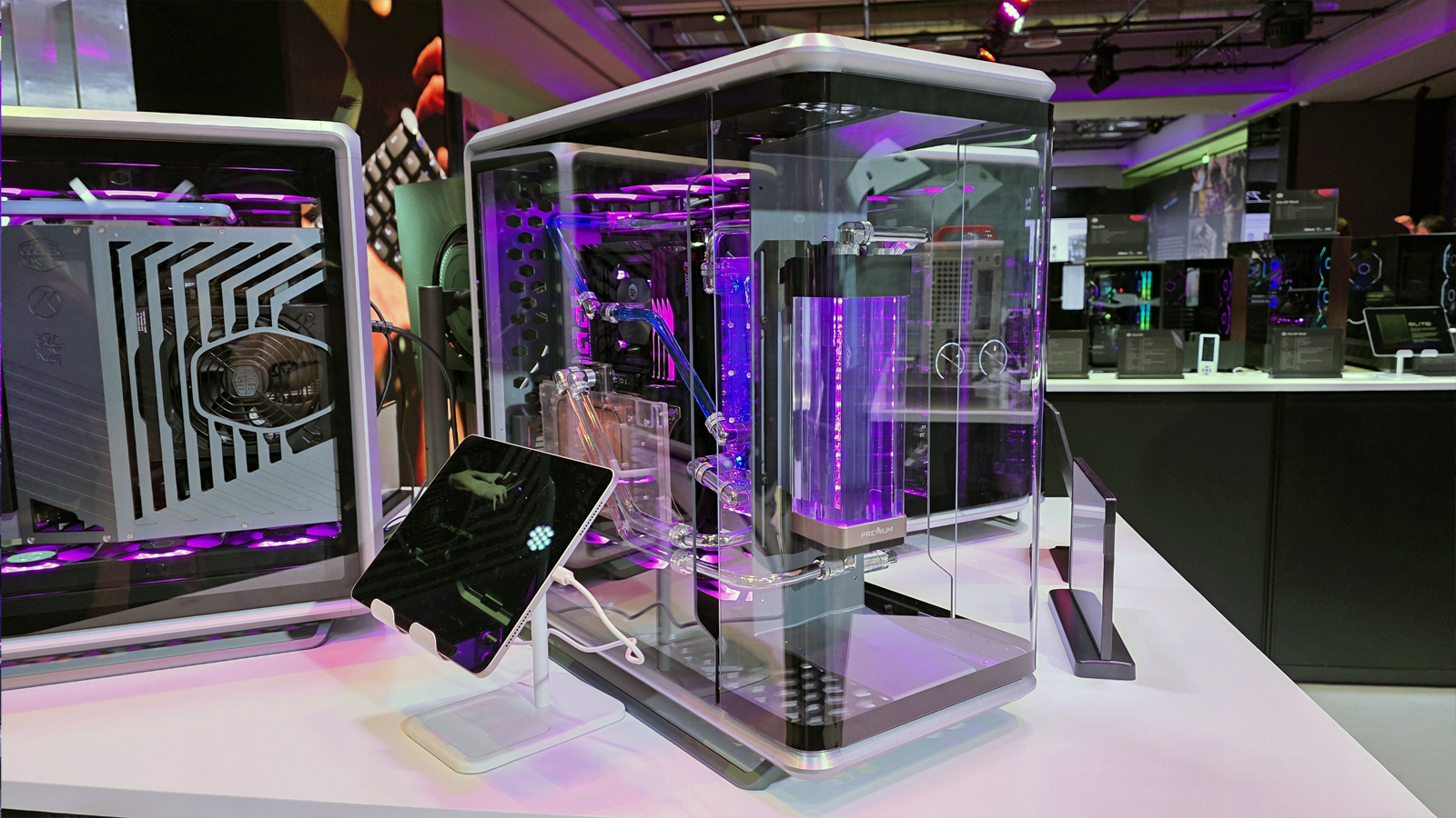 Cooler Master MasterFrame 360 Panoramic