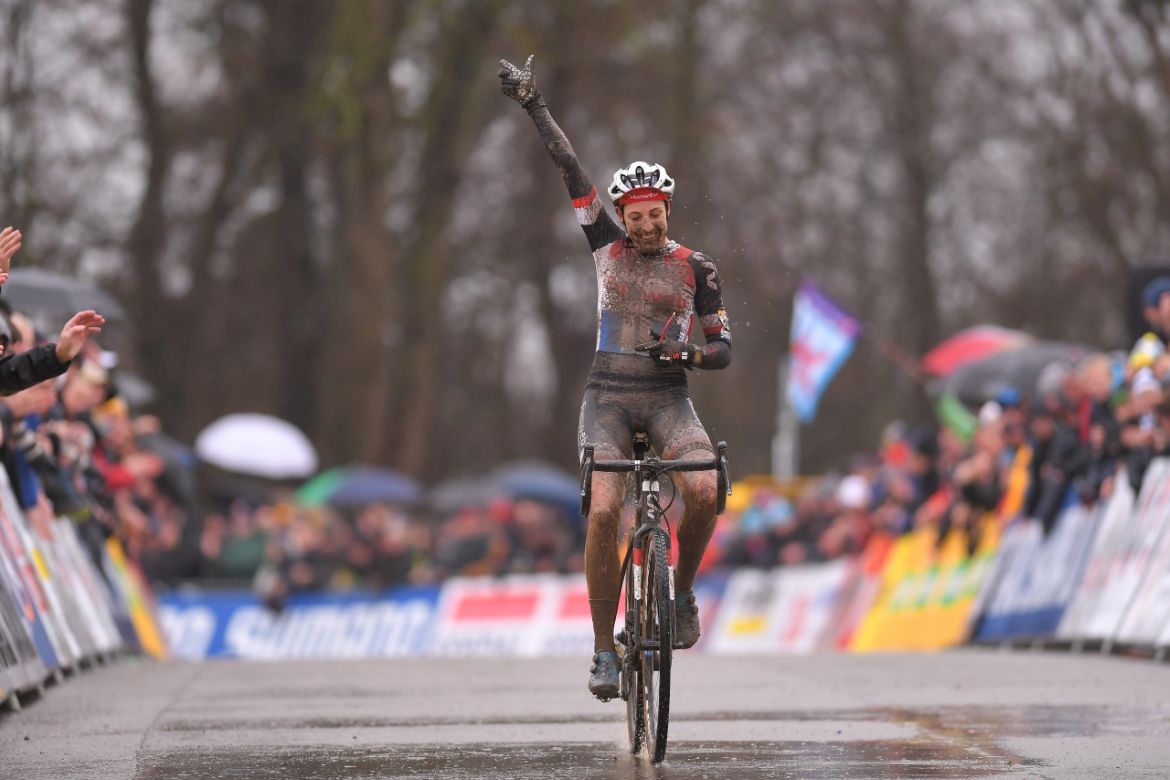 Lucinda Brand celebrates her victory in Namur