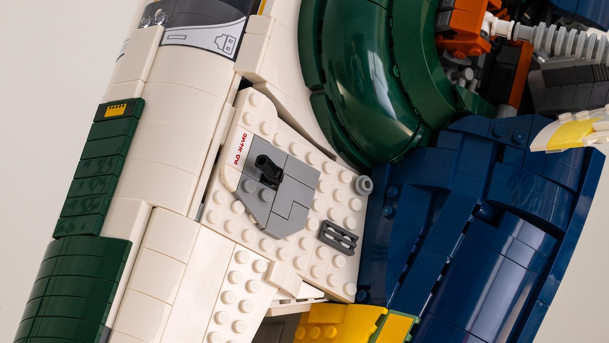 Lego Star Wars UCS Jango Fett&rsquo;s Firespray-Class Starship (75409) close-up of side
