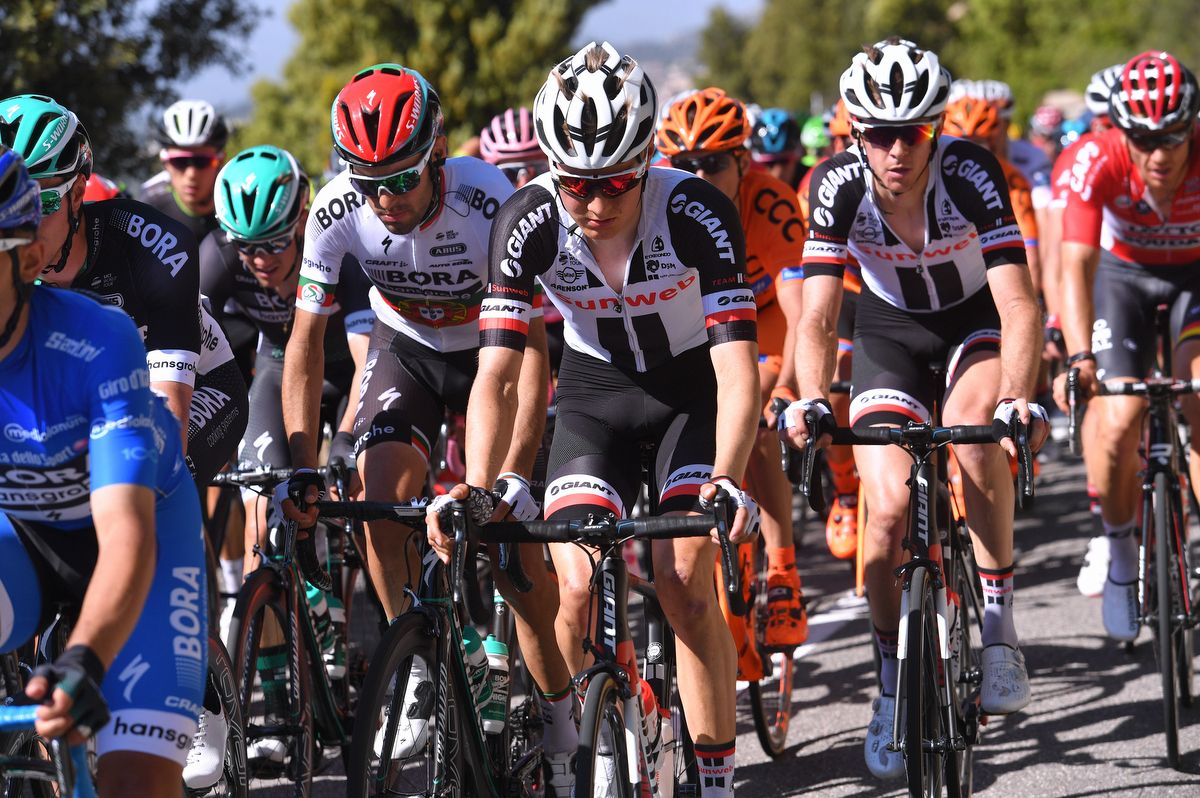 Wilco Kelderman rolling along in the Giro bunch