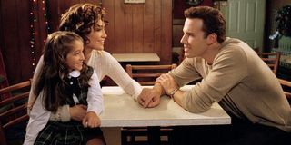 Jennifer Lopez and Ben Affleck holding hands in Jersey Girl