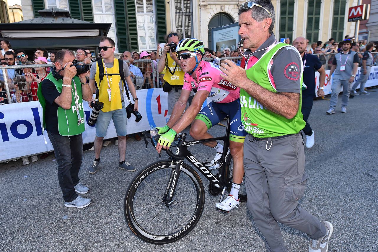 Simon Gerrans (Orica-GreenEdge) passed the pink jersey to teammate Michael Matthews