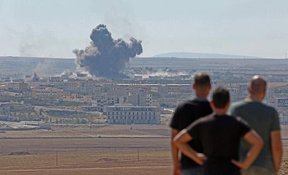 Airstrikes hit ISIS targets as ISIS advances on Kurdish Syria-Turkey border town