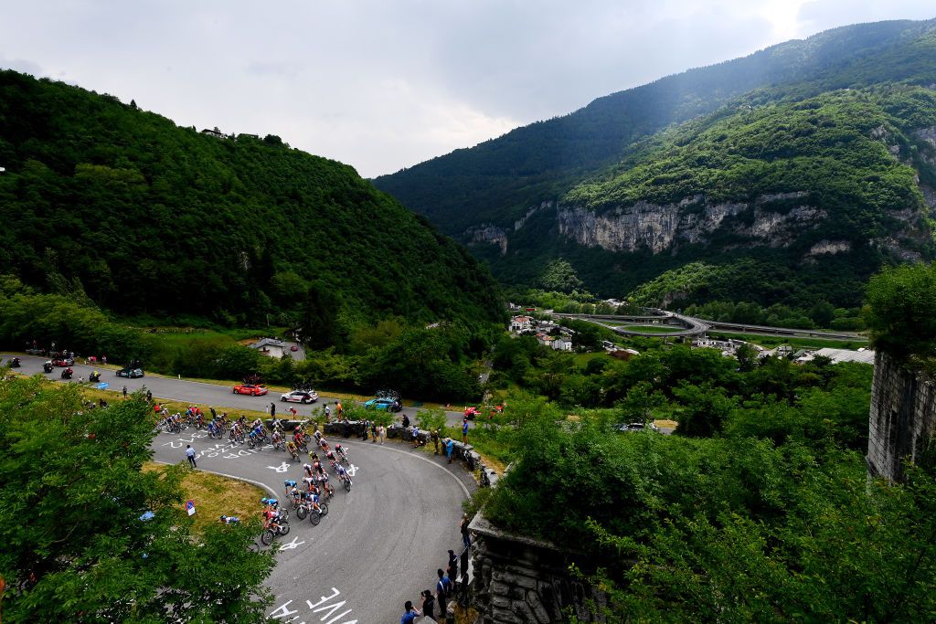 TREVISO ITALY MAY 26 A general view of the peloton beginning to climb the Le Scale di Primolano 347m during the 105th Giro dItalia 2022 Stage 18 a 156km stage from Borgo Valsugana to Treviso Giro WorldTour on May 26 2022 in Treviso Italy Photo by Tim de WaeleGetty Images