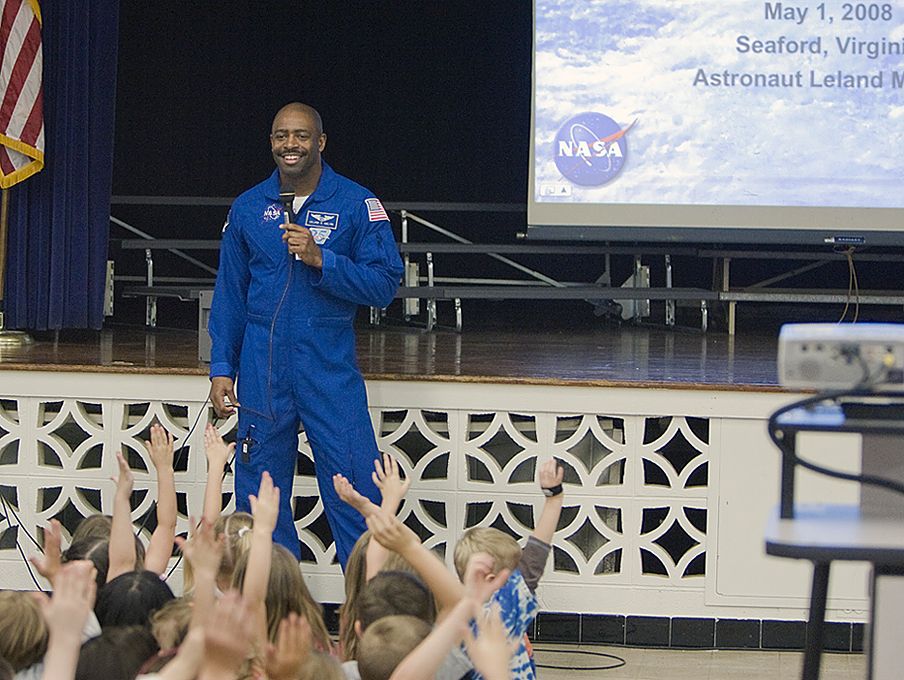 Astronaut Leland Melvin speaks with a class of elementary school students in 2008.