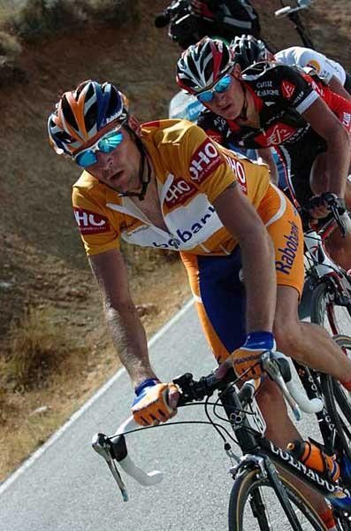 Denis Menchov (Rabobank) is still in the jersey oro and leading the Vuelta, going into the last week.