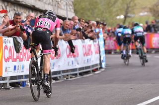 Simon Yates (Mitchelton-Scott) tries to limit his losses on the final climb up to Prato Nevoso on stage 18 of the Giro