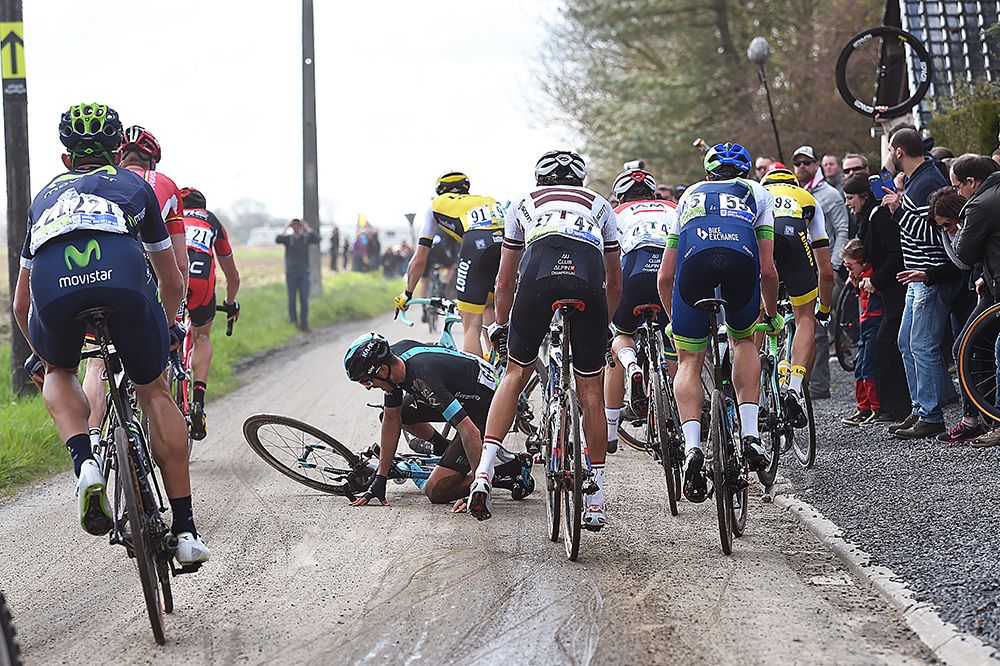 Gianni Moscon (Sky) hits the deck