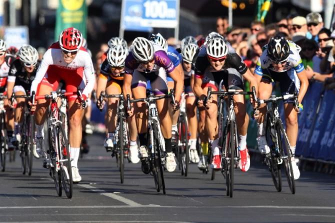 Kimberley Wells (Specialized - Securitor) and Loren Rowney (Specialized - lululemon) go head-to-head