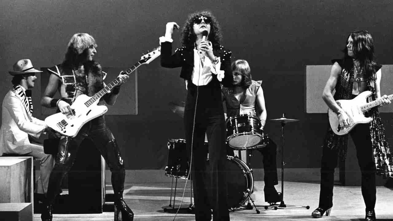 Mott The Hoople performing live in 1974