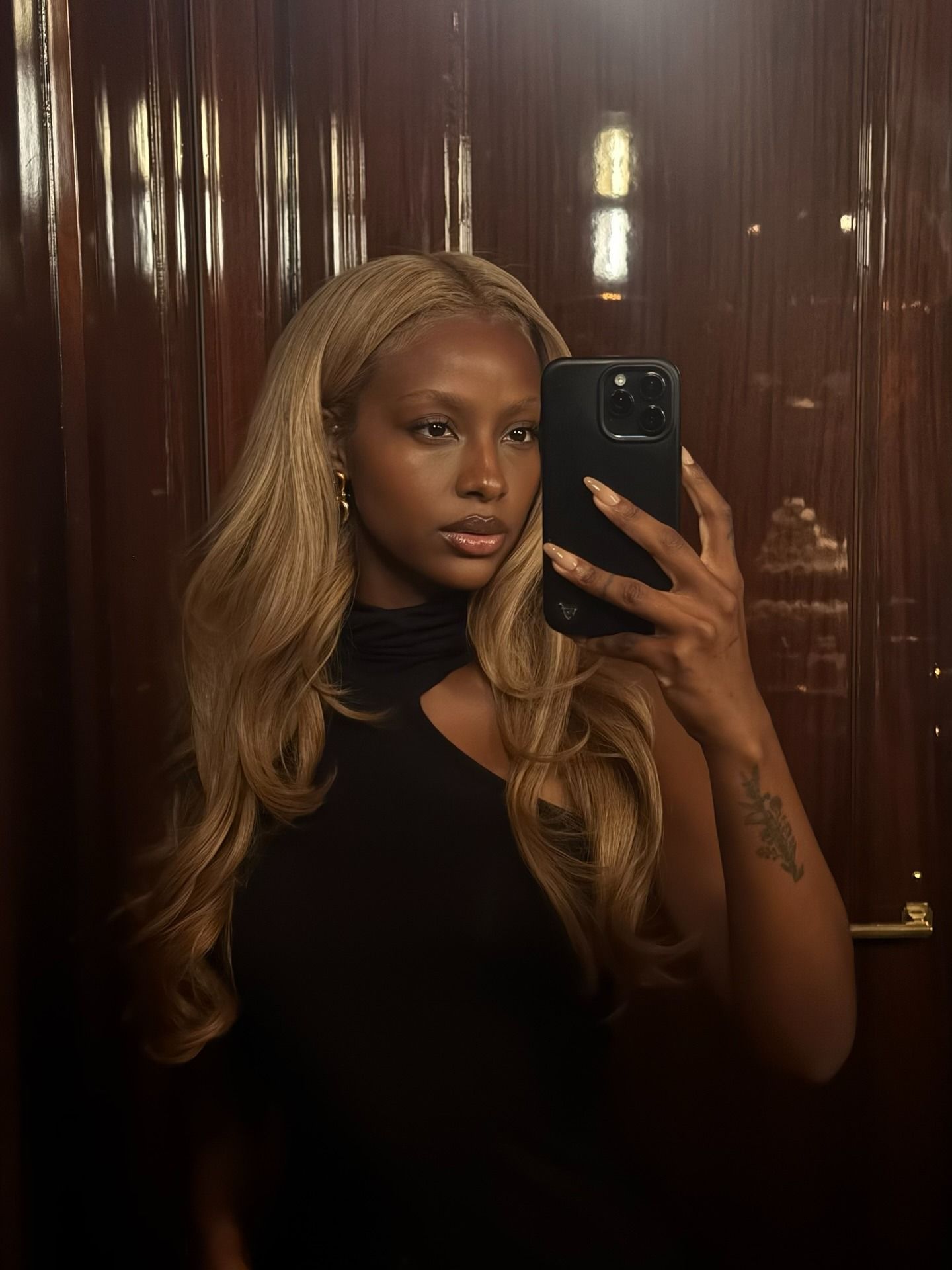 Photo of Justine Skye with butter-gold blonde hair