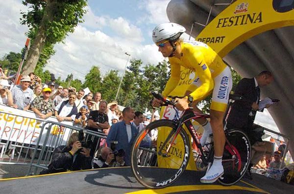 Tom Boonen (Quick.Step) gets the go