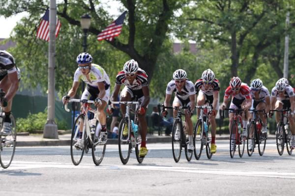 As the flags wave overhead, the first lap of the men's race gets strung out.